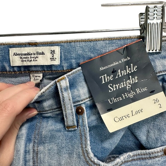 Abercrombie & Fitch Curve Love Ultra High Rise Ankle Straight Jeans - Picture 6 of 8